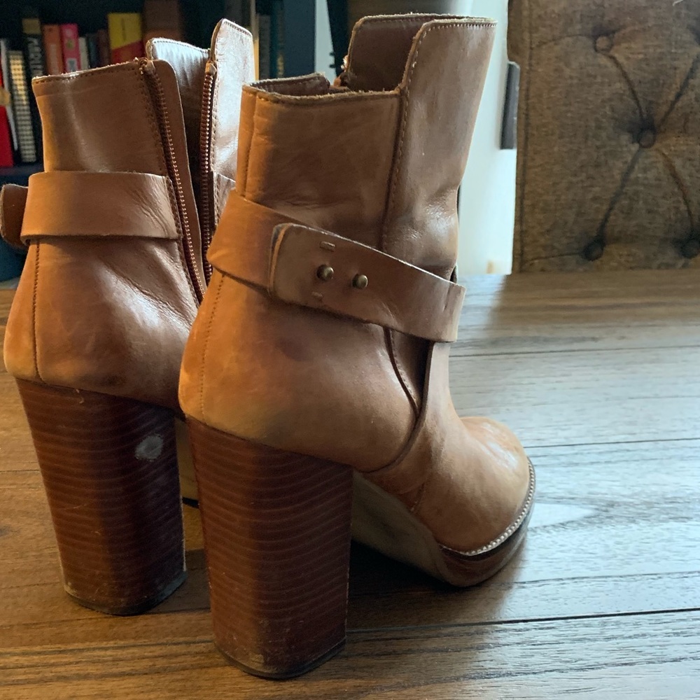 Rustic ankle boot - Picture 4 of 4